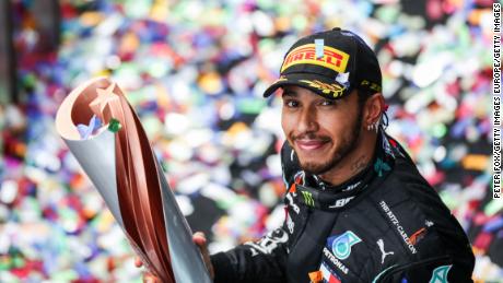 Lewis Hamilton feiert seinen siebten Weltmeistertitel nach dem Sieg beim Großen Preis von Türkei am 15. November.