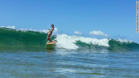 Lauren Hill begann mit dem Surfen, als sie in Florida aufwuchs. 