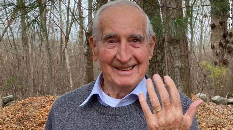Good Samaritan helps 93-year-old Rhode Island man find lost wedding ring