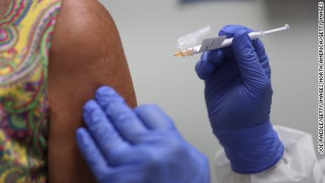 CDC&#39;s team of advisers set to decide who gets coronavirus vaccine first 