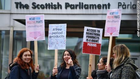 Skotland word die eerste land wat tampons en pads gratis beskikbaar stel