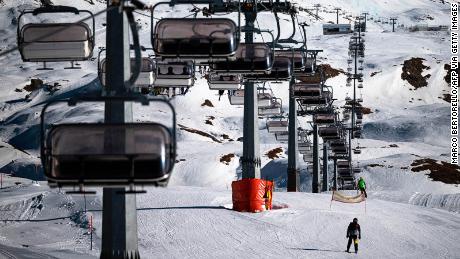 欧洲&#39;s ski resorts are facing the &#39;season from hell&#39;