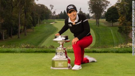 Kim poses with the trophy after winning the 2020 Women&#39;s PGA Championship.