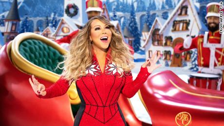 Mariah Carey encarna el espíritu navideño en su especial navideño.