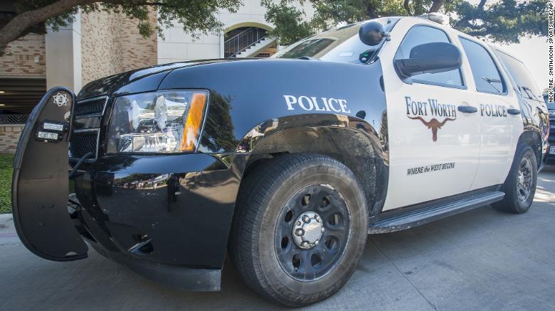 A Black woman is suing Fort Worth following 'unlawful' home raid, querela dice