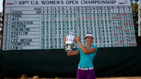 Wie celebrates with the trophy after winning in the final round of the 69th U.S. Women&#39;s Open in 2014.