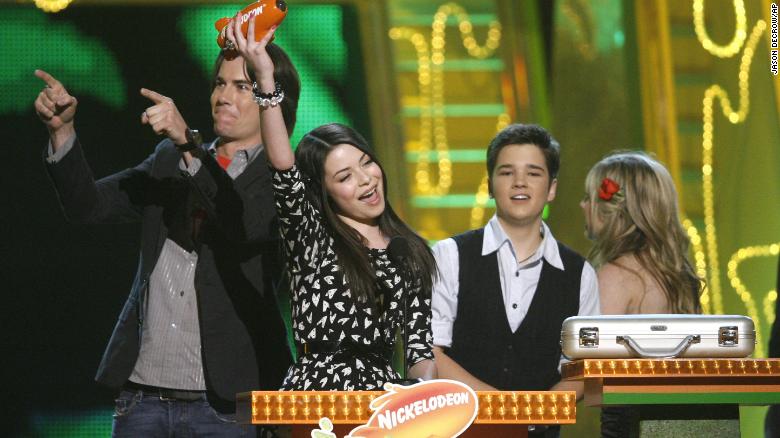 'iCarly' gets a reboot with the original cast
