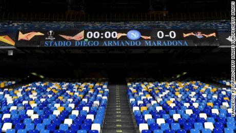 Die Stände tragen den neuen Namen des Stadio Diego Armando Maradona.