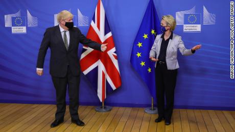 Der britische Premierminister Boris Johnson und die Präsidentin der Europäischen Kommission, Ursula von der Leyen, treffen sich im Dezember 2020 zu Gesprächen über ein Handelsabkommen nach dem Brexit.