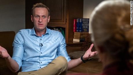 Alexey Navalny sagte Clarissa Ward von CNN, er dachte, er würde auf dem Flug von Tomsk sterben.