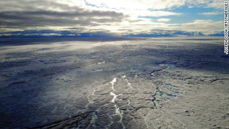 A &#39;frozen rainforest&#39; of microscopic life is melting Greenland&#39;s ice sheet