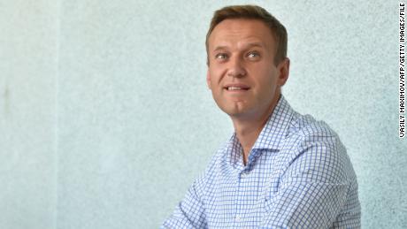 Der russische Außenminister Sergej Lawrow sagte, Berichte über die Vergiftung des Oppositionsführers Alexey Navalny, die im Juni letzten Jahres abgebildet wurden, seien "lustig."