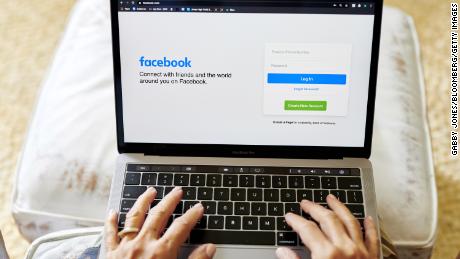 فیس بوک برای لغو ممنوعیت تبلیغات سیاسی