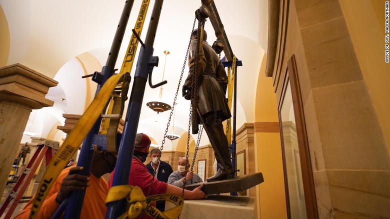 ロバートE. Lee statue removed from US Capitol