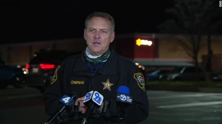 Walmart shooting suspect in custody in Virginia after allegedly wounding 3 人, 保安官の代理を含む