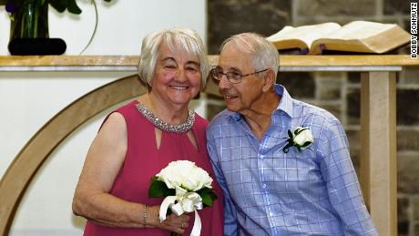 &#39;An unimaginable love story&#39;: High school sweethearts reunite and marry after nearly 70 몇 년 떨어져