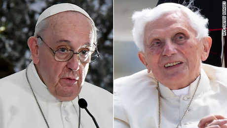 Papst Franziskus und der frühere Papst Benedikt erhalten die erste Dosis des Covid-19-Impfstoffs