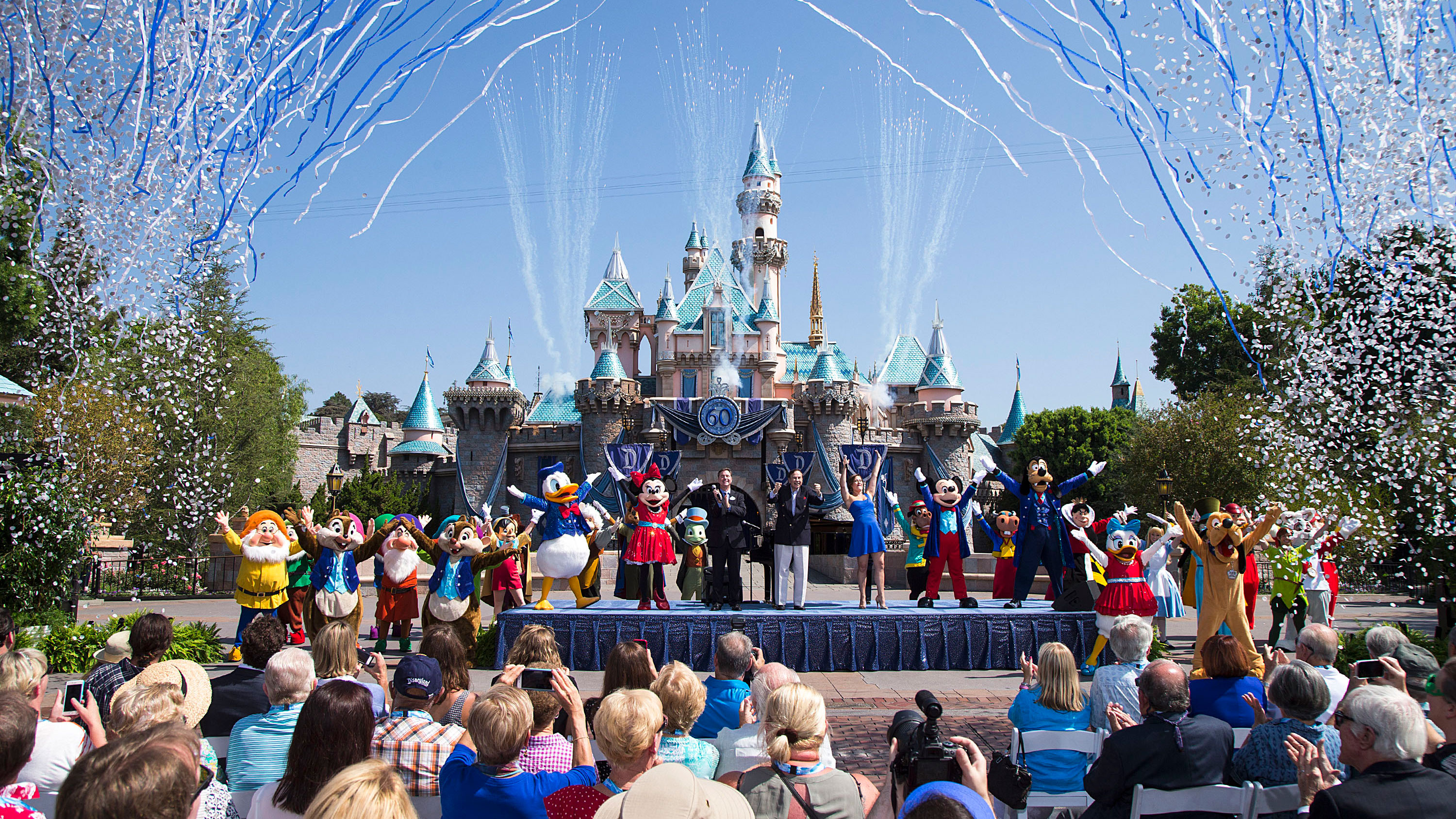 bewijs Kliniek Ambitieus Disneyland welcomes out-of-state visitors as California reopens | CNN Travel