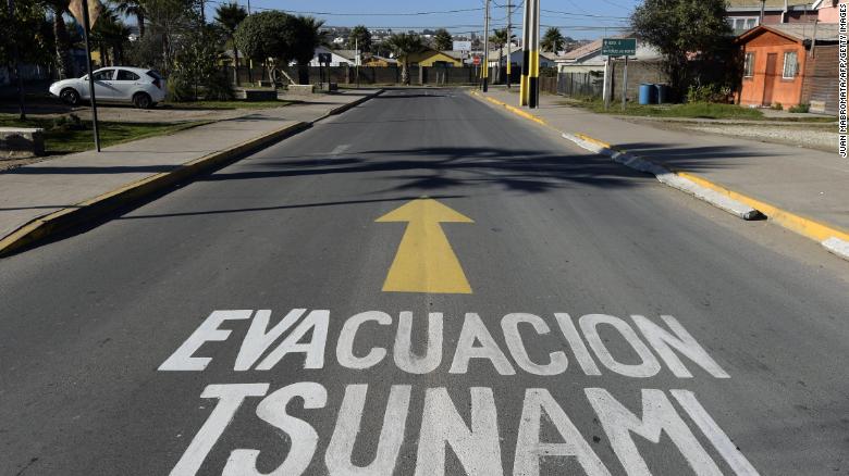 Il Cile scatena il panico nazionale inviando erroneamente l'allarme tsunami dopo il terremoto