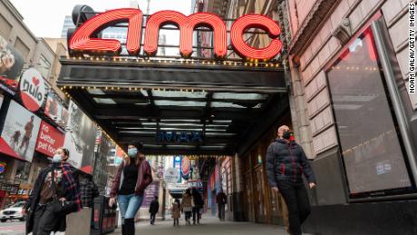 El CEO de AMC cree que sus salas de cine sobrevivirán hasta el 2021