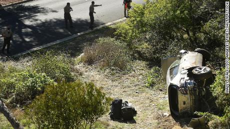 Die Ermittler untersuchen den Unfallort auf dem Hawthorne Boulevard in Rancho Palos Verdes, Kalifornien.