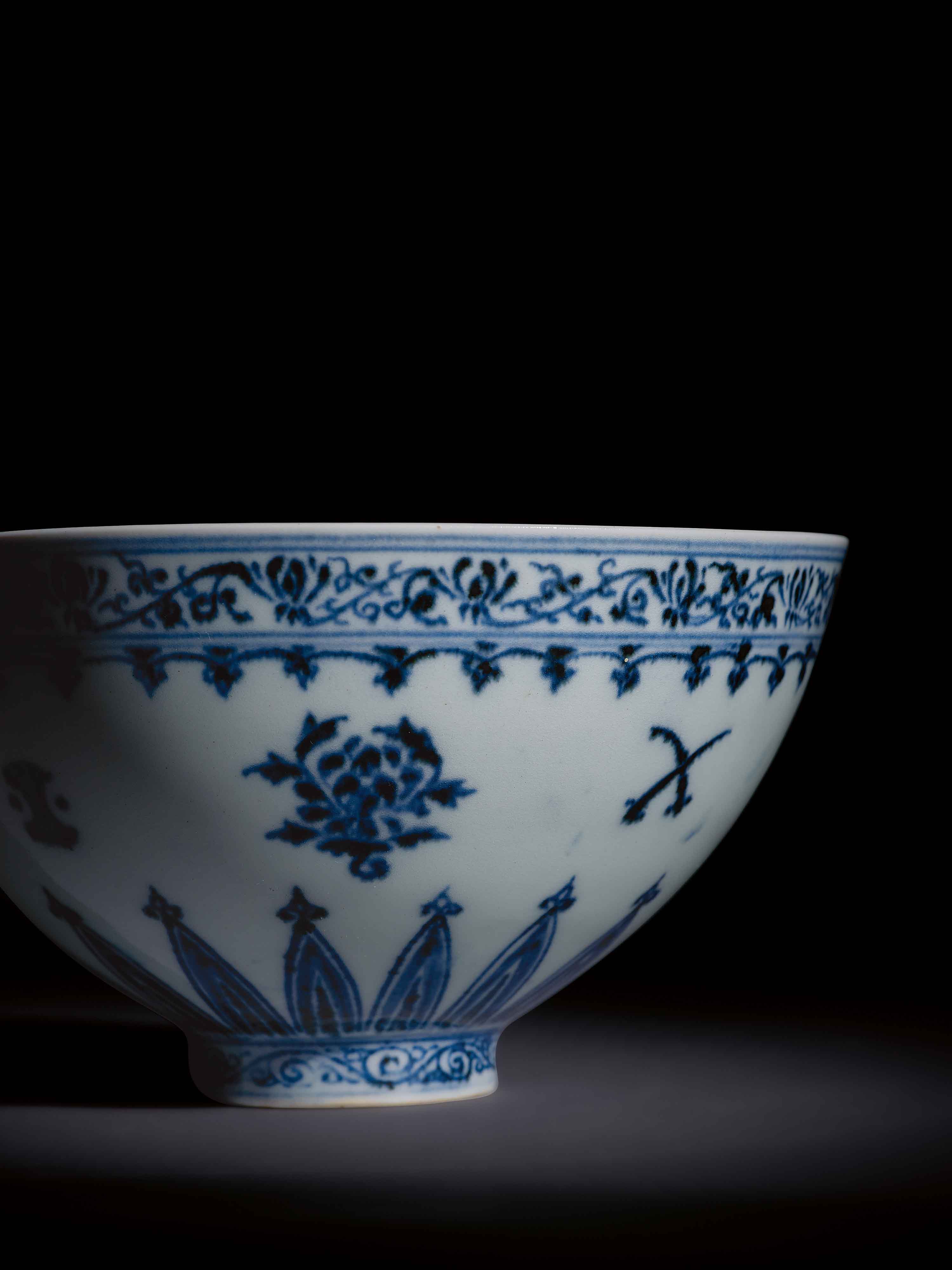 China antique porcelain hand painted MING blue & white LOTUS bowl 