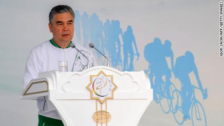 Turkmenistan&#39;s President Gurbanguly Berdymukhamedov delivers a speech on stage as he attends World Bicycle Day in Ashgabat on June 3, 2020.