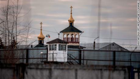 Eine orthodoxe Kirche befindet sich hinter den Barrieren der Strafkolonie Nr. 2.