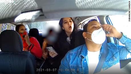 Duas mulheres acusadas de supostamente assediar um motorista do Uber em uma disputa de máscara