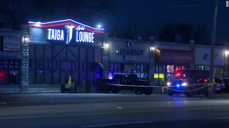 8 people stabbed in fight that began at Detroit hookah lounge