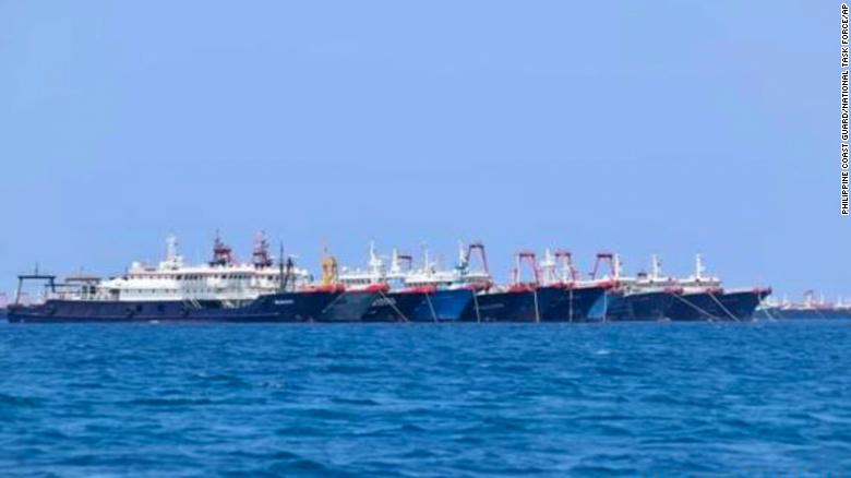 Filipinas exige que flotilla pesquera china abandone el disputado arrecife del Mar de China Meridional