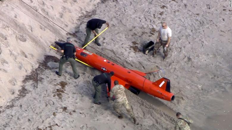 Un drone d'addestramento dell'Air Force si è arenato su una spiaggia della Florida