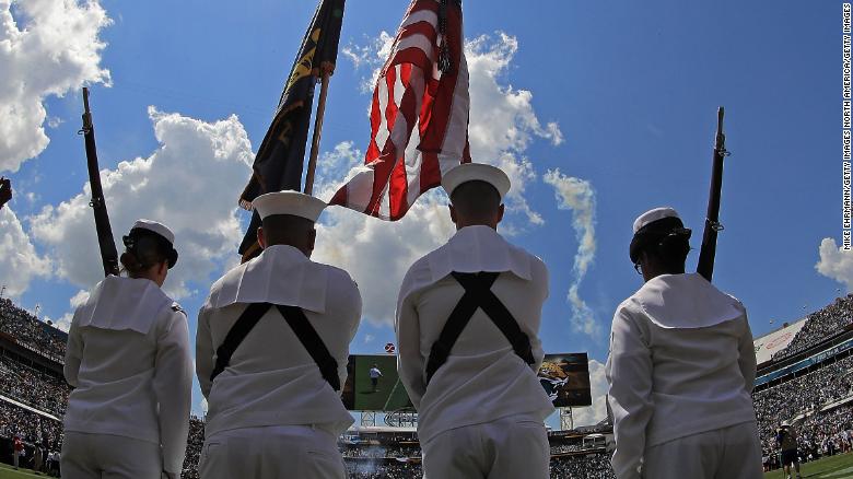 在美国海军, 我了解到荣誉, 勇气, 承诺和性别歧视