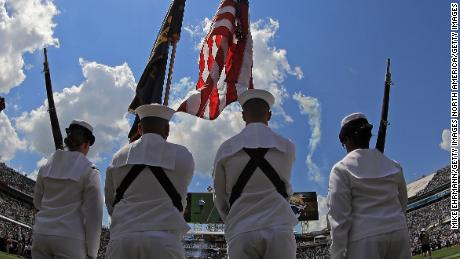 Na Marinha dos Estados Unidos, aprendi sobre honra, coragem, compromisso e sexismo