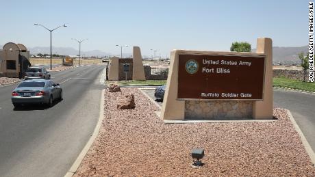 Denunciantes dizem que as condições em Fort Bliss para crianças imigrantes são ruins
