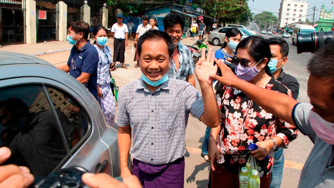 Thein Zaw, a journalist with the Associated Press, waves after being &lt;a href =&quot;https://www.cnn.com/2021/03/24/media/ap-journalist-myanmar/index.html&quot; target =&quot;_空欄&amquotot;&gt;released from a prison&alt;lt;/A&gt; in Yangon on March 24. He had been detained while covering an anti-coup protest in February.