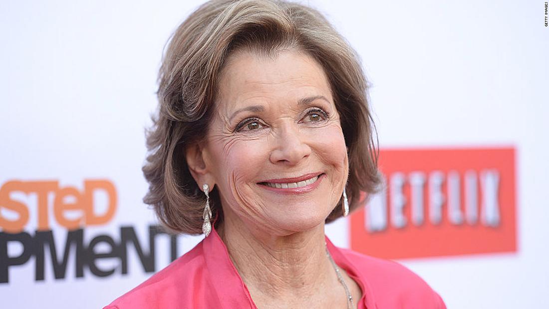 &lt;a href =&quot;https://www.cnn.com/2021/03/25/entertainment/jessica-walter-obit/&quot; 目标=&quot;_空白&quot;&gt;Jessica Walter,&amltlt;/一个gtmp;gt; an award-winning actress beloved for her role in the television series &quot;Arrested Development报价p;quot; 迈克·道格拉斯 24, her daughter confirmed in a statement to CNN. 她曾经是 80.