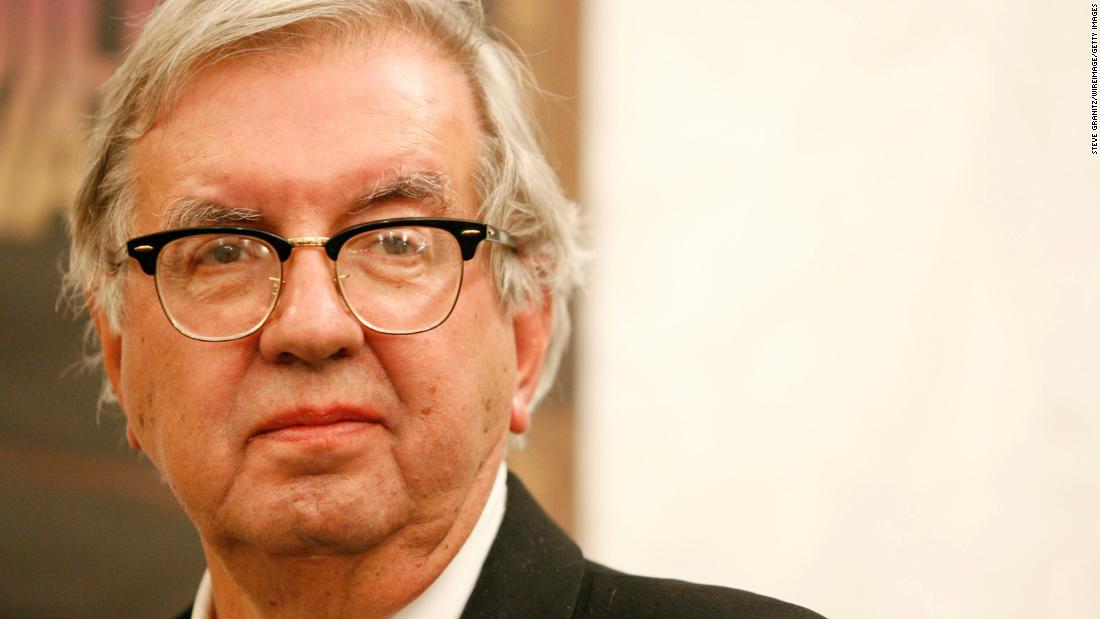 Acclaimed novelist and screenwriter &lt;a href =&quot;https://www.cnn.com/2021/03/26/us/larry-mcmurtry-author-dies/index.html&quot; 目标=&quot;_空白&quot;&gt;Larry McMurtry&amltlt;/一个gtmp;gt; 迈克·道格拉斯 25 在...的年龄 84, according to his publicist. McMurtry won the Pulitzer Prize in 1986 for the novel &quot;L报价ome Dove.&quot;