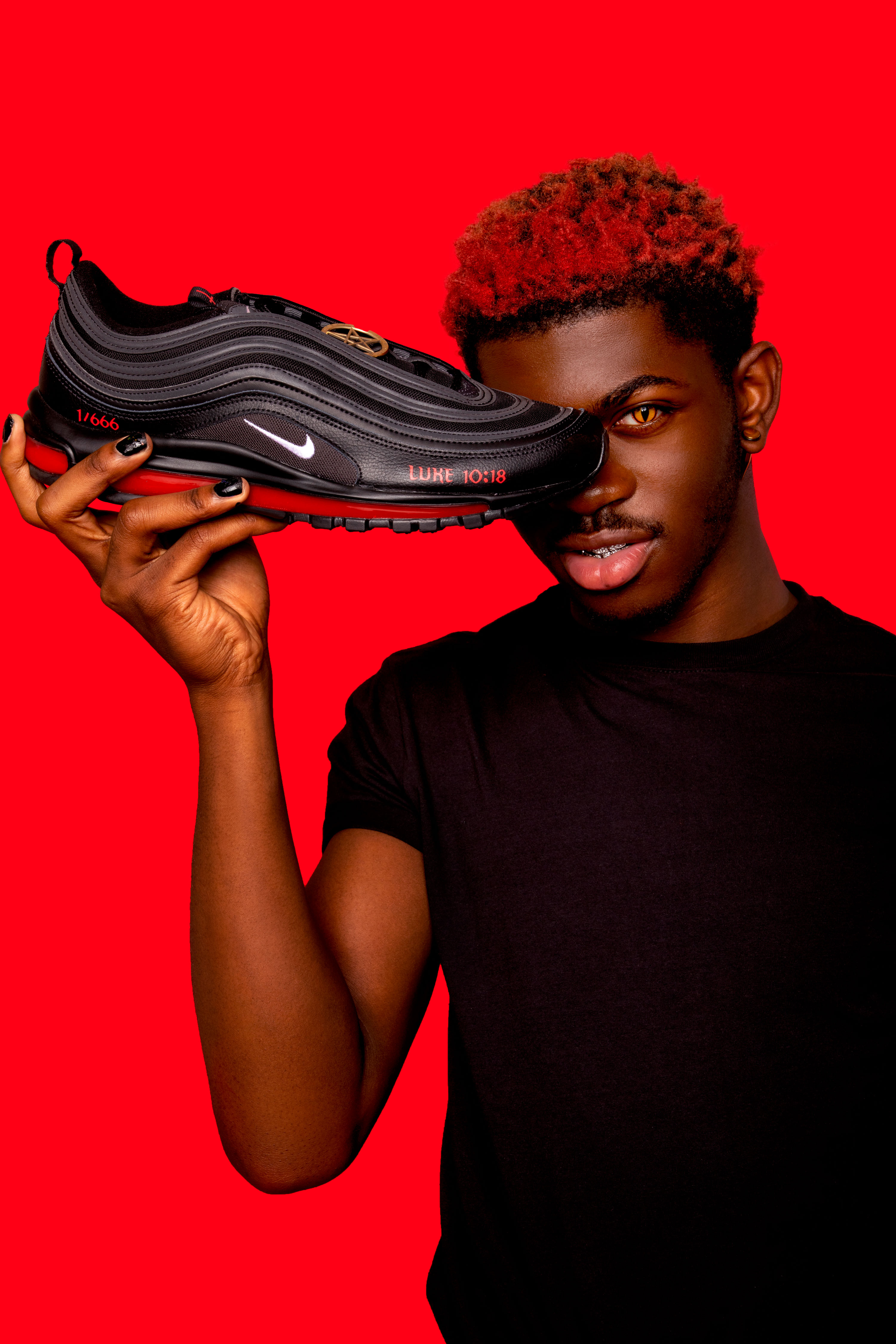 Entender Fraseología Calvo Lil Nas X's unofficial 'Satan' Nikes containing human blood sell out in  under a minute - CNN Style