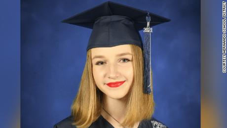Valentina Tomashosky was a senior at Central High School in Brooksville, フロリダ, Hernando School District confirmed to CNN.