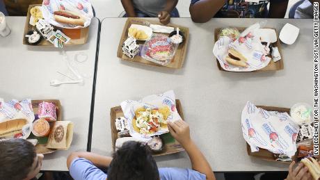 小孩儿&#39;s healthiest meals of the day come from school cafeterias