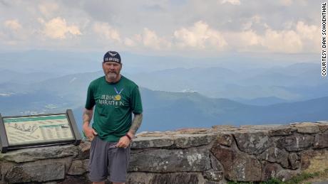 After hiking the first 300 millas en 2020, Dan Schoenthal got back on the trail April 3 to complete the remaining nearly 2,000 millas.