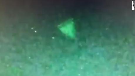 Pentagon confirms UFO video is real, taken by Navy pilot (2021)