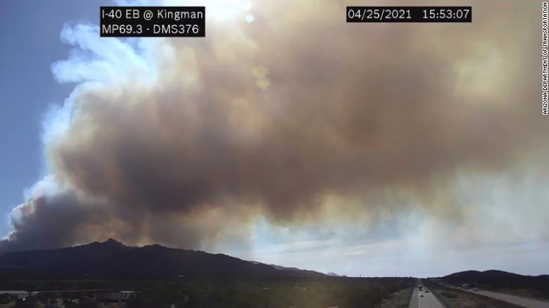An Arizona wildfire that's 'raging out of control' prompts evacuation orders for about 200 huise
