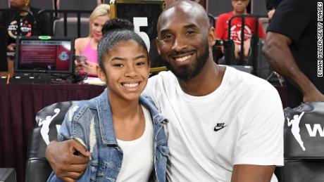 Gianna Bryant and her father, 元NBAプレーヤーのコービー・ブライアント, attend the WNBA All-Star Game 2019 at the Mandalay Bay Events Center on July 27, 2019 ラスベガスで. 