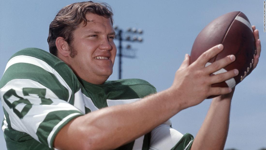 Former New York Jets football player &lt;a href =&quot;https://www.cnn.com/2021/05/01/us/pete-lammons-new-york-jets-died-fishing/index.html&quot; 目标=&quot;_空白&amp报价t;&gt;Pete Lammons&ltp;lt;/一个gtmp;gt; died in an accident during a fishing tournament in Texas on April 29, according to tournament officials and the Texas Parks and Wildlife Department. 他是 77. 