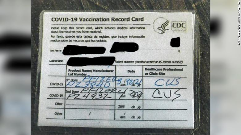 California bar owner charged with multiple felonies for allegedly selling fake Covid-19 vaccination cards, 当局は言う