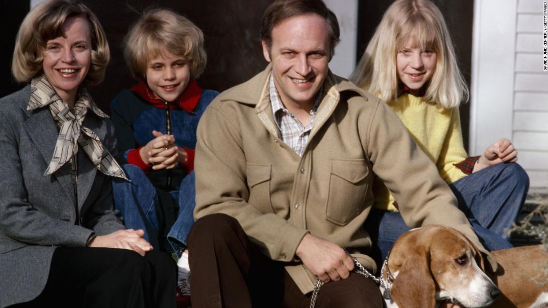 A young Cheney, reg, is seen with her father, Piel; her mother, Lynne; and her sister, Maria, in 1978. Dick Cheney, who was then a US congressman from Wyoming, later became vice president of the United States.