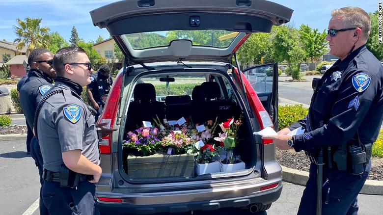 Police deliver Mother's Day flowers after arresting delivery driver for DUI