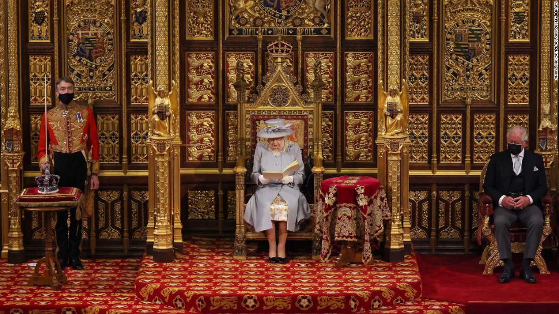 The Queen opens Parliament in May 2021. Dit was &lt;a href =&quot;https://www.cnn.com/2021/05/11/uk/queens-speech-2021-scli-gbr-intl/index.html&quot; teiken =&quot;_ leeg&ampkwotasiet;&gt;her first major engagement since her husband&#39;s deathltamp;lt;/a&gt;